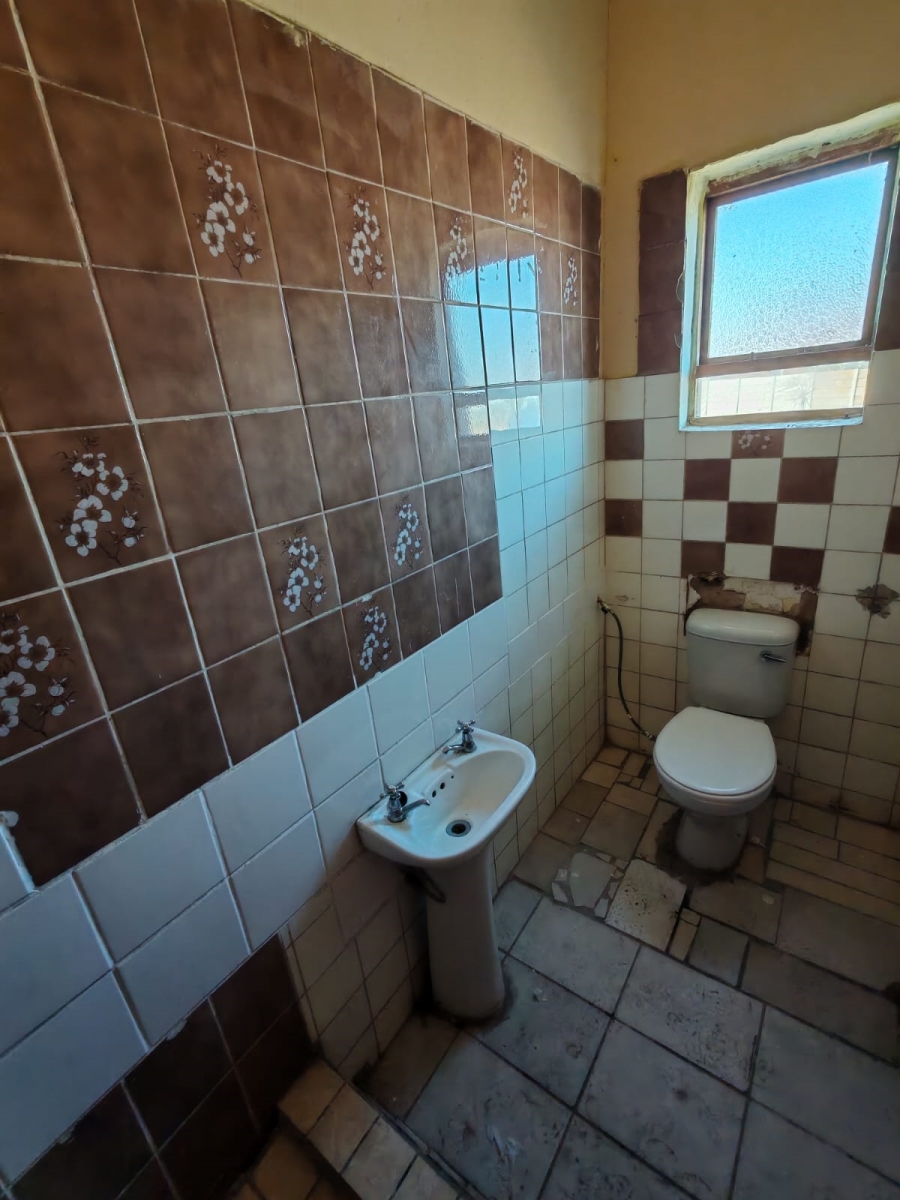 8 Bedroom Property for Sale in Sydenham Eastern Cape